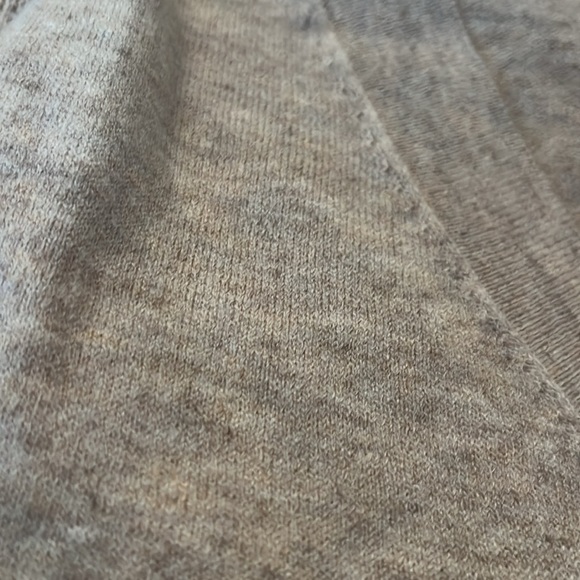 ✳️ AND oatmeal colored V neck Pull over sweater - Picture 4 of 7